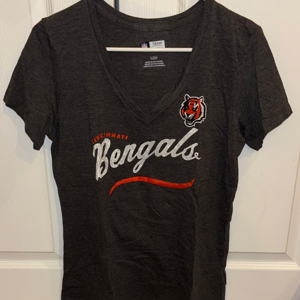 NFL Team Apparel Women's Gray T-Shirt